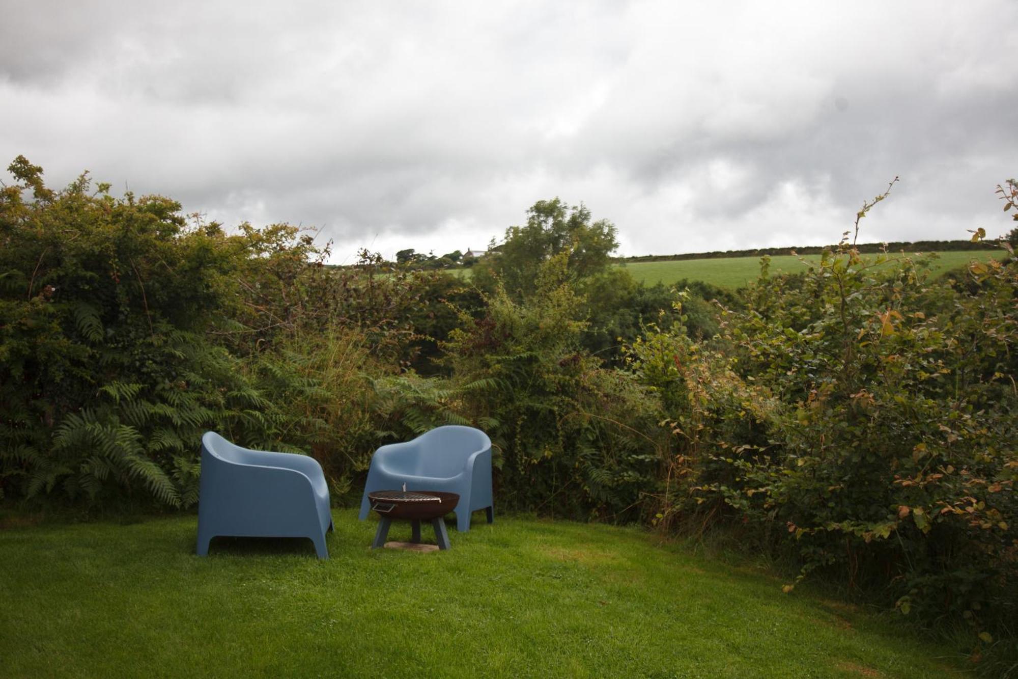 Luxury Glamping Cabin With Outdoor Bath On Cornish Flower Farm Truro Exterior foto